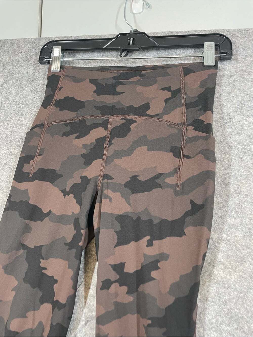Lululemon Camo Leggings Brown Black Reflective Hem High Rise Yoga Pants Size 4 - Picture 4 of 15